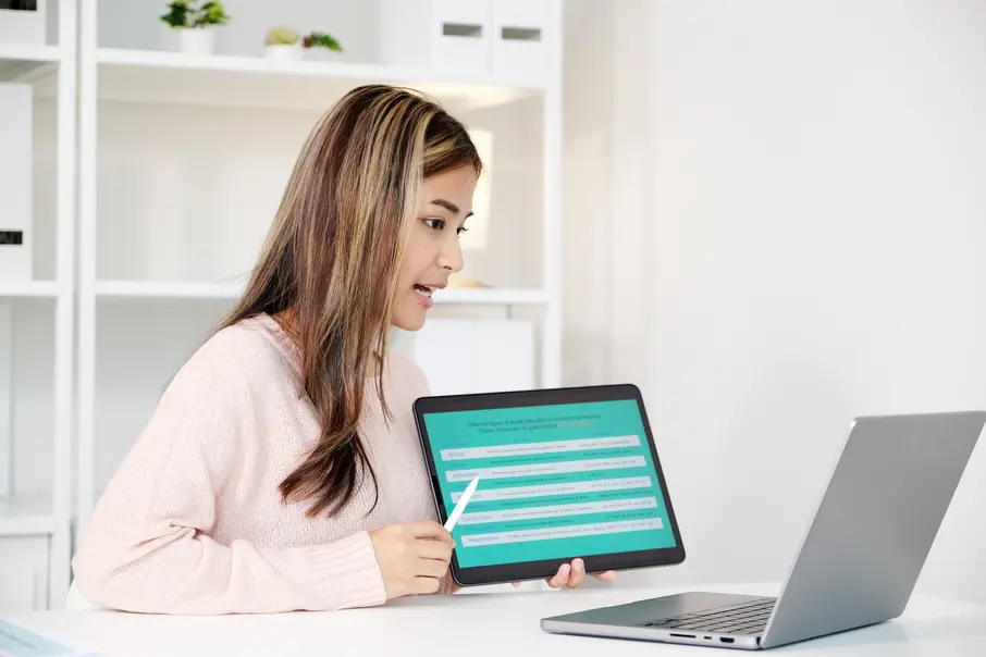 Language teacher teaching online at Polymates academy Language teacher teaching online at Polymates academy