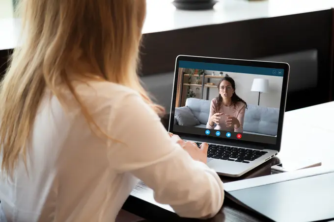 Woman attending a language class online - Polymates academy Woman attending a language class online - Polymates academy