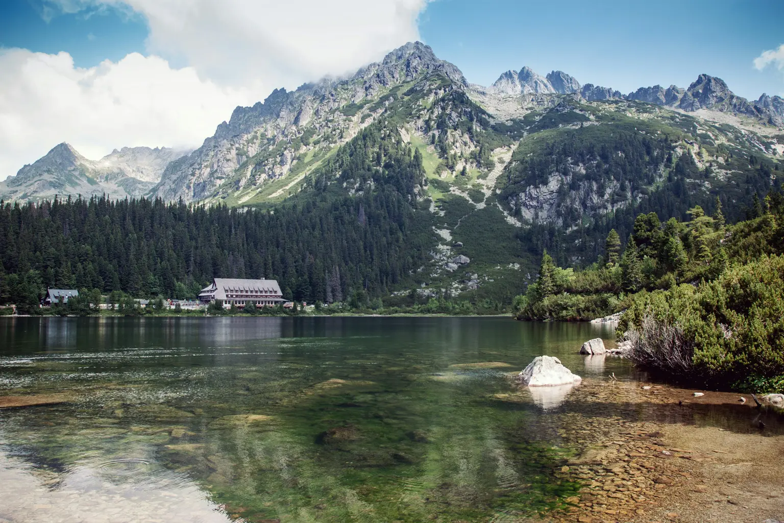 Idyllic Slovak mountains. Learn Slovak language at Polymathes Academy